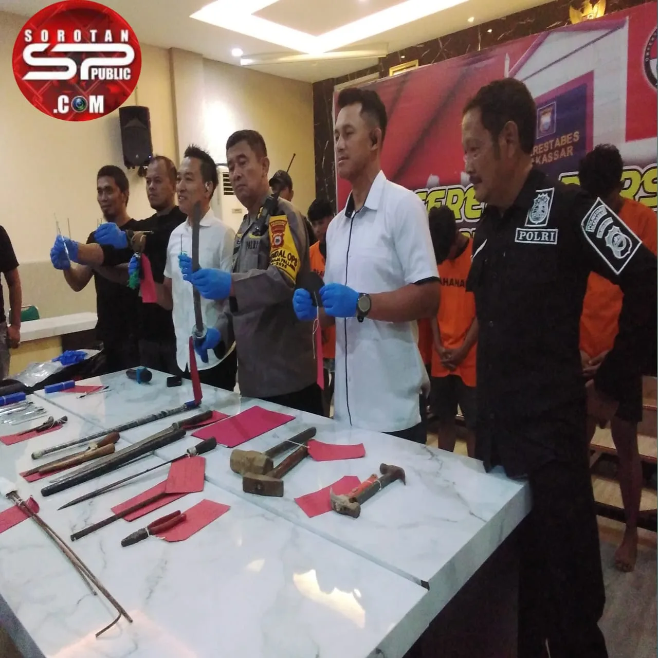 Usai Membusur Dan Mengenai Dua Karyawan Cafe Tim Jatanras Polrestabes Makassar Menangkap 6 Pelaku