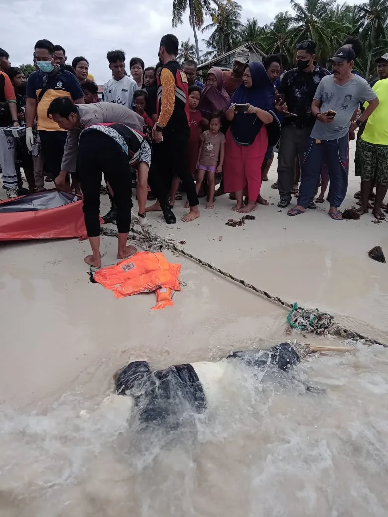 Mayat Yang Ditemukan Di Tepi Pantai Desa Sukajeruk Kec. Masalembu Kab. Sumenep Adalah Warga Bangkalan
