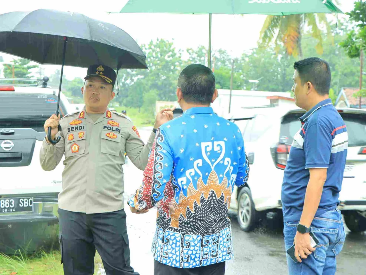 Kapolres Tulang Bawang Barat, Cek Langsung Banjir Di Tiyuh Pulung Kencana Dan Berikan Pelayanan kesehatan