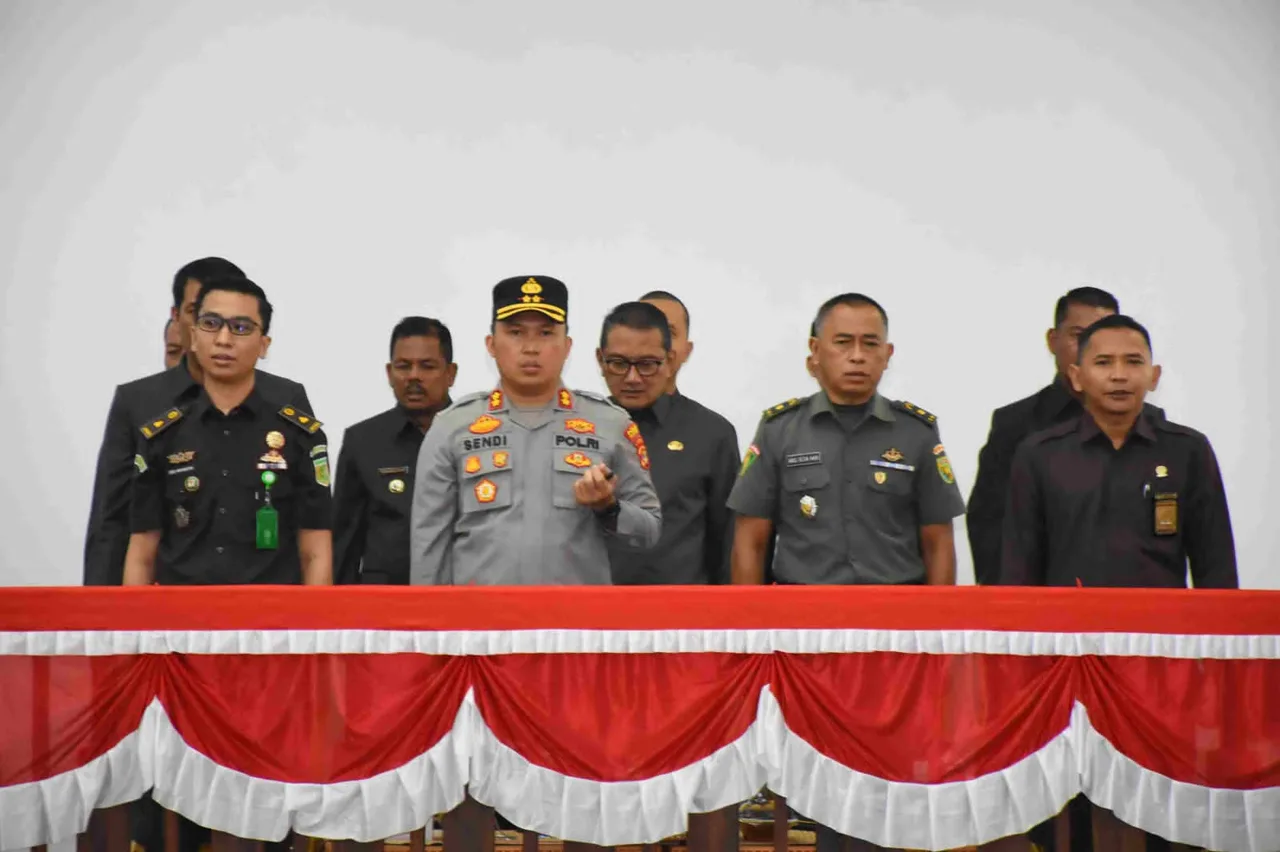 Kapolres Tulang Bawang Barat Hadiri Rapat Paripurna DPRD Pengumuman Hasil Penetapan Calon Bupati Dan Wakil Bupati Terpilih