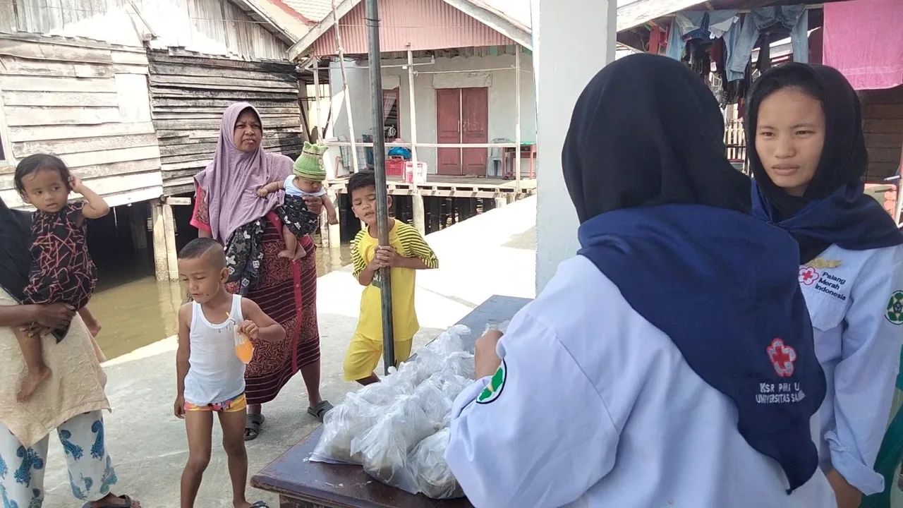 Upaya Cegah Stunting, KSR-PMI Unit UNSAM Bagikan PMT Di Desa Telaga Tujuh