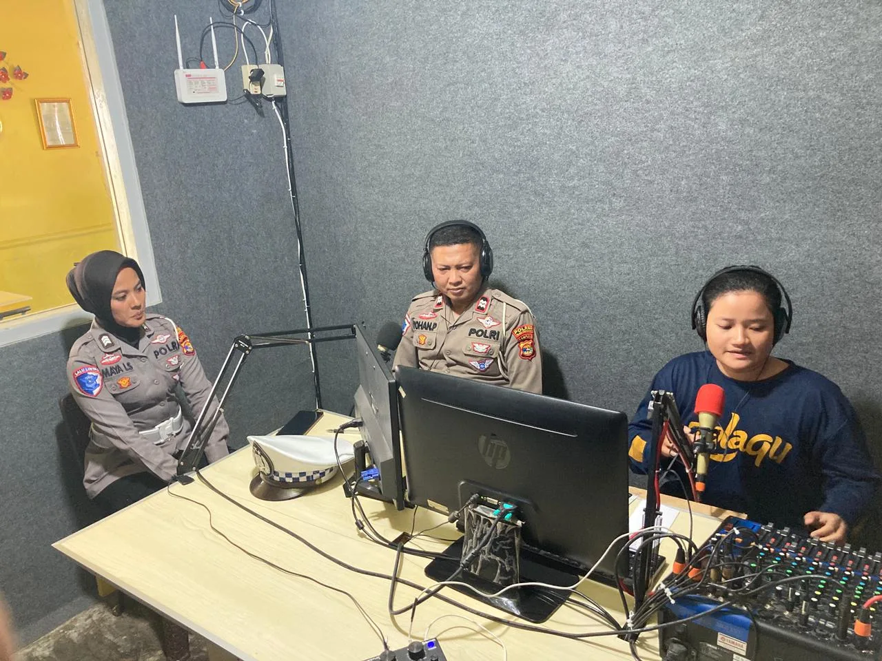 Satlantas Polres Tulang Bawang Barat, Sampaikan Himbauan Keselamatan Berlalu Lintas Melalui Radio HIT 100FM Pulung Kencana
