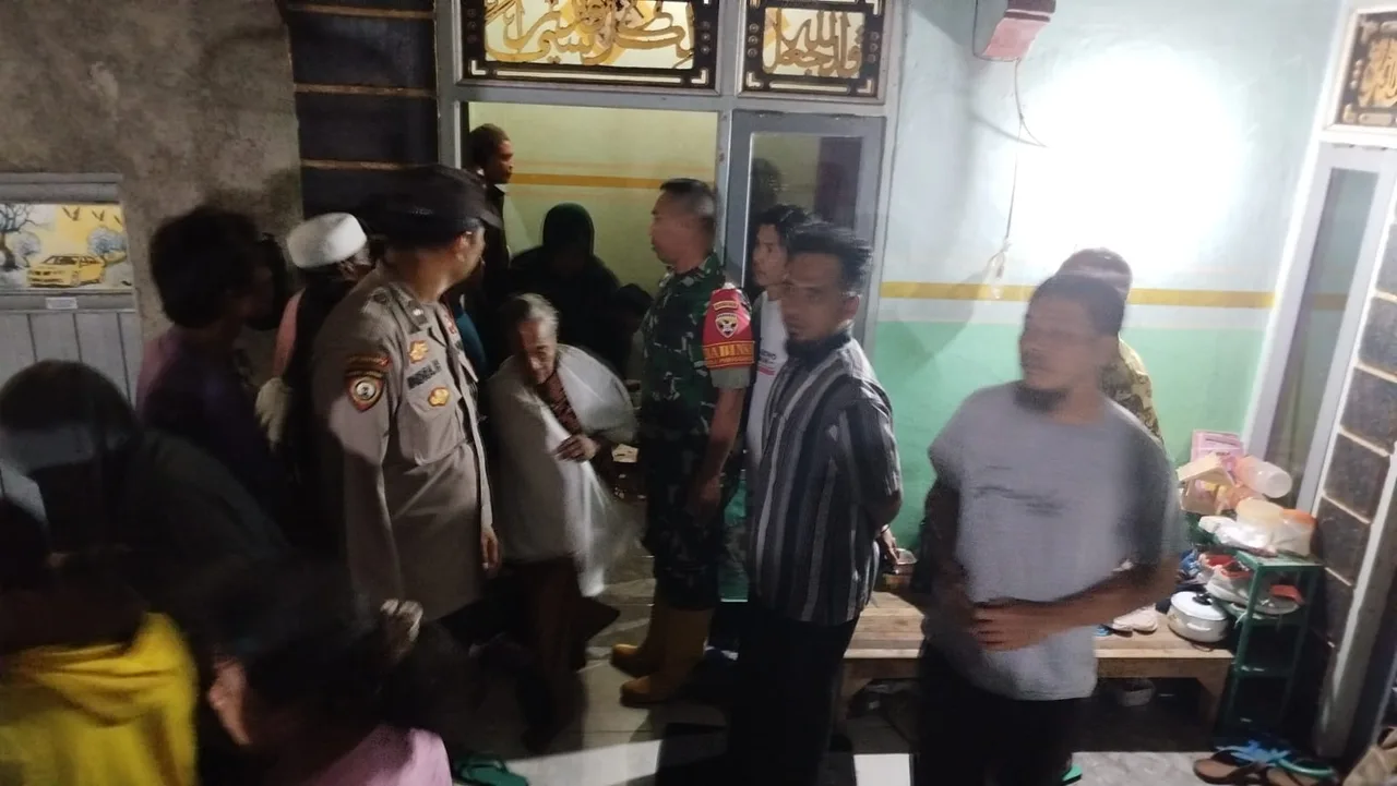 Tim Gabungan TNI - Polri, Sar Dan Masyarakat Temukan Korban Hanyut Di Pringgarata