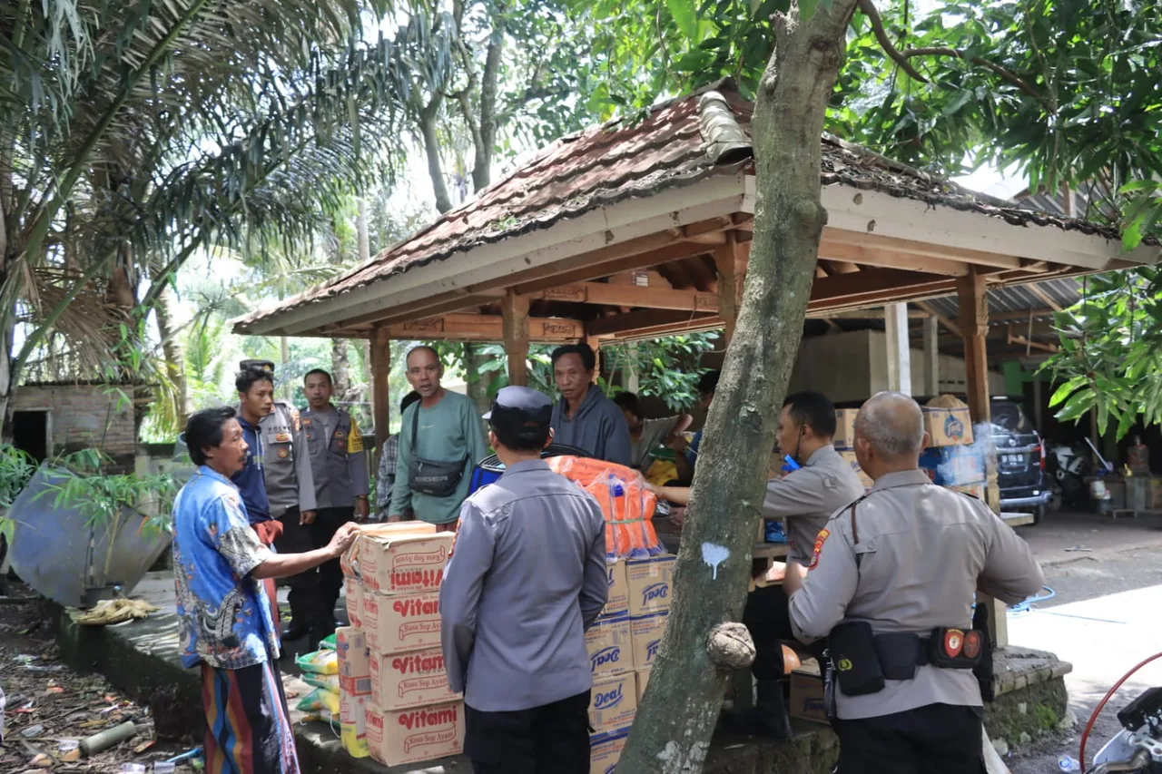Patroli ke Lokasi Terdampak Banjir di Pujut, Polres Loteng Imbau Warga Tetap Waspada Dan Tenang
