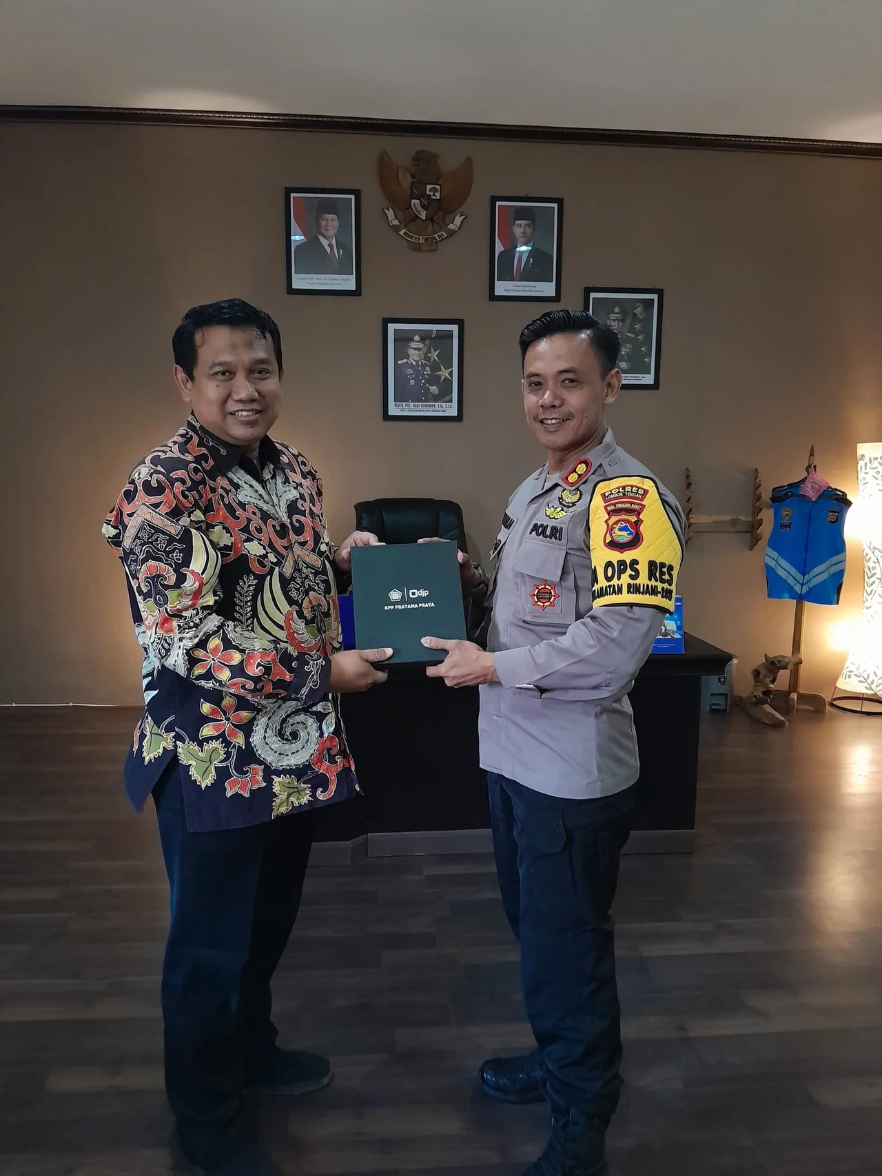 Polres Loteng Terima Penghargaan Dari Kantor KPP Praya