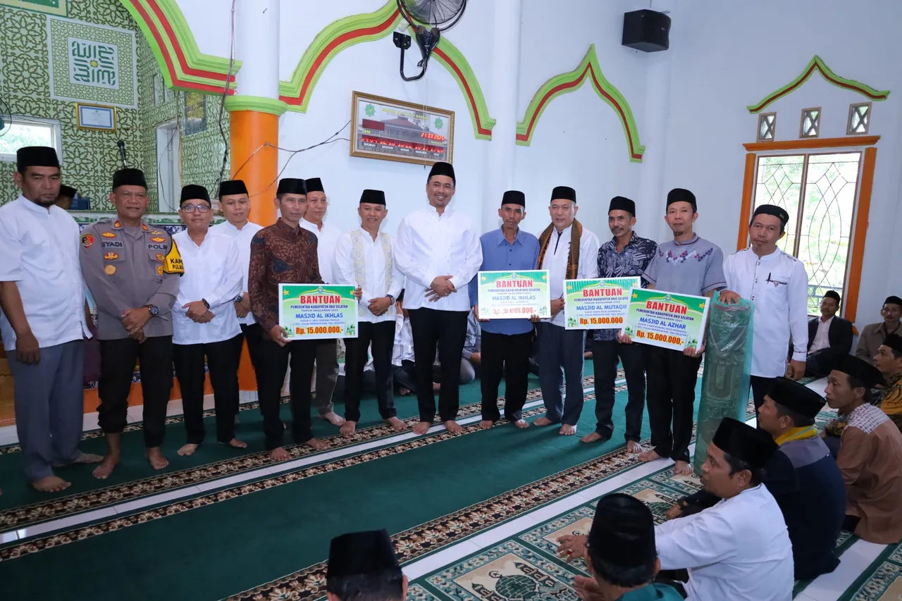 Bupati Abusama, SH., Bersilahturahmi Dengan Masyarakat Pulau Beringin Dalam Rangka Safari Ramadhan Pemkab Oku Selatan