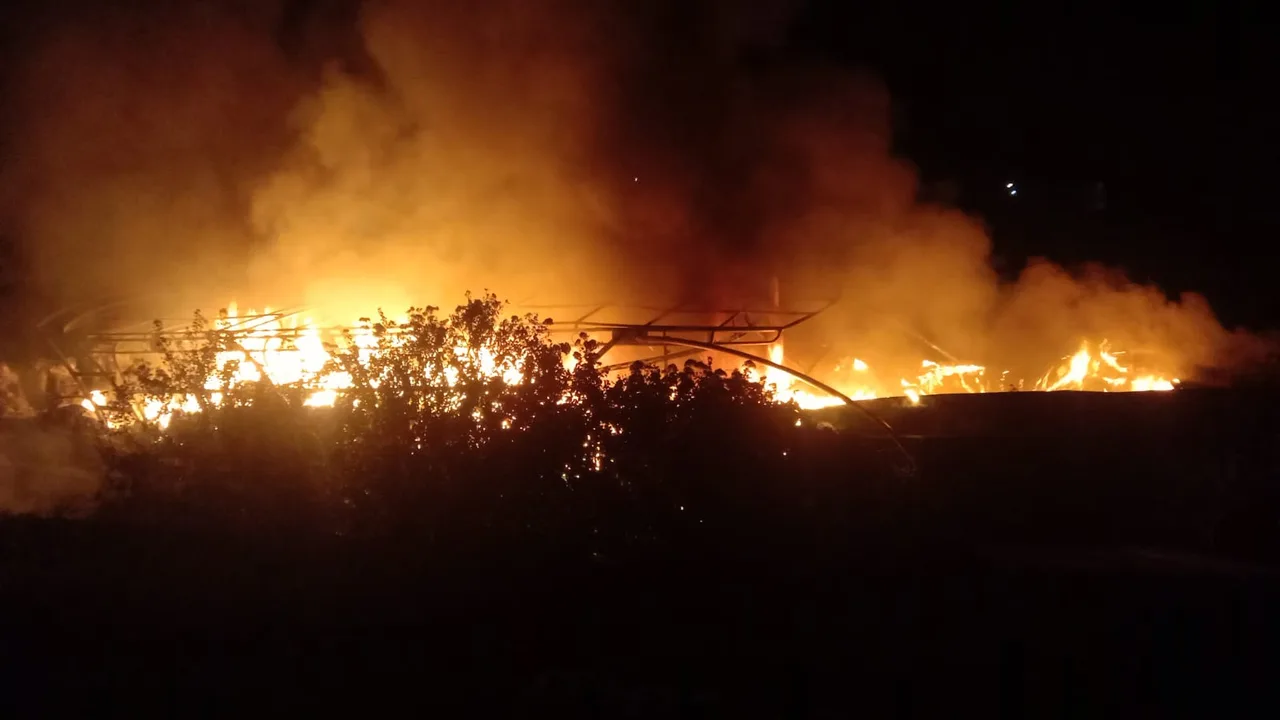 Satu Unit Sampan Boat Terbakar, Kasat Polairud Polres Sergai Bergerak Cepat Ngecek Lokasi Bersama Anggota