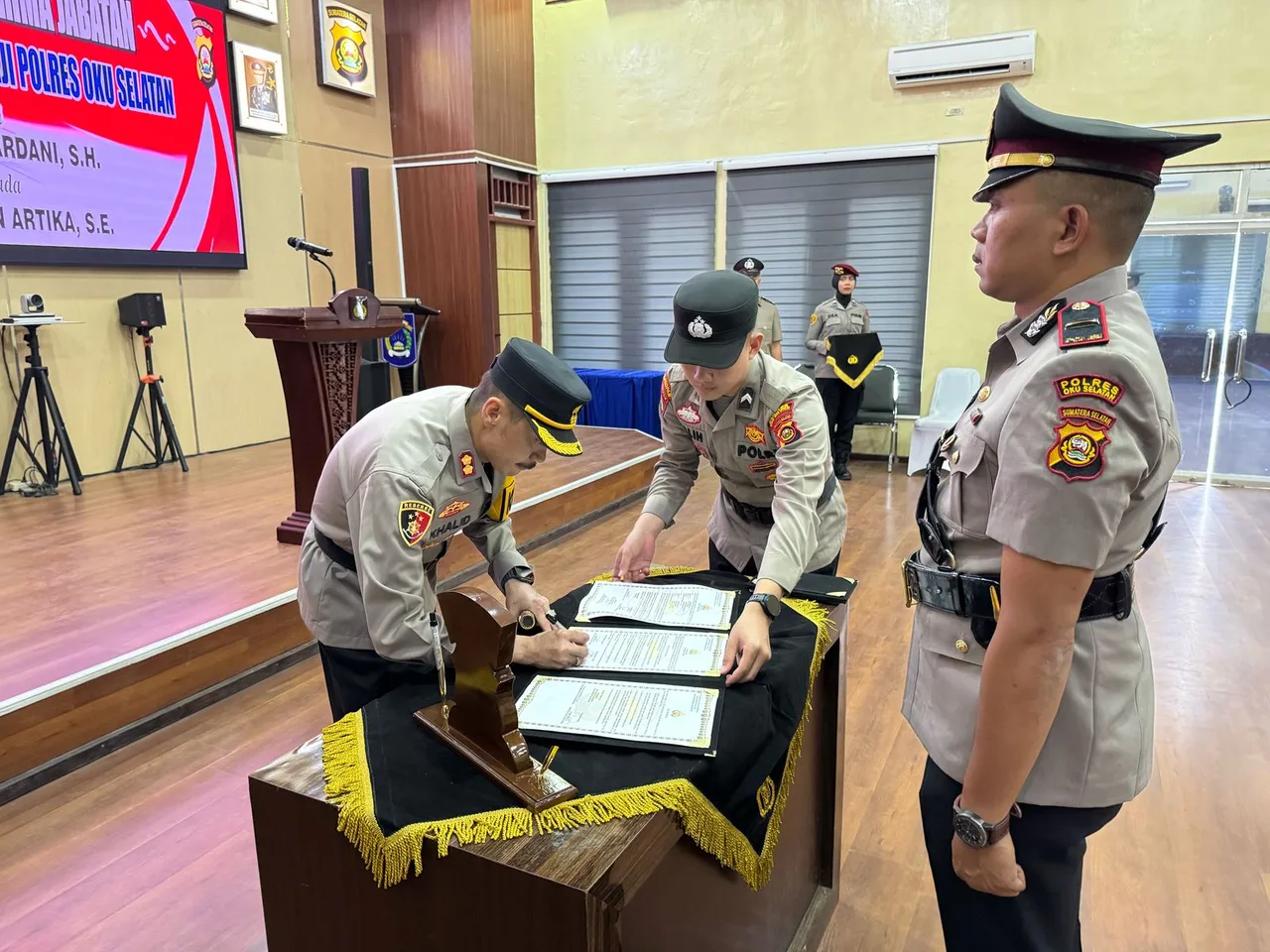 Kapolres Oku Selatan AKBP M Khalid Zulkarnaen, S. IK., MH, pimpin langsung kegiatan Sertijab