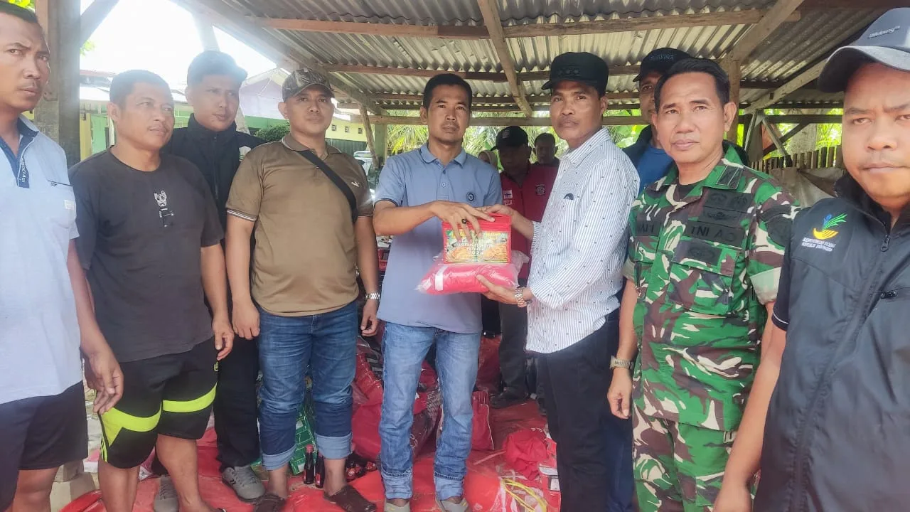 Pj. Walikota Langsa Serahkan Bantuan Masa Panik Kepada Korban Kebakaran