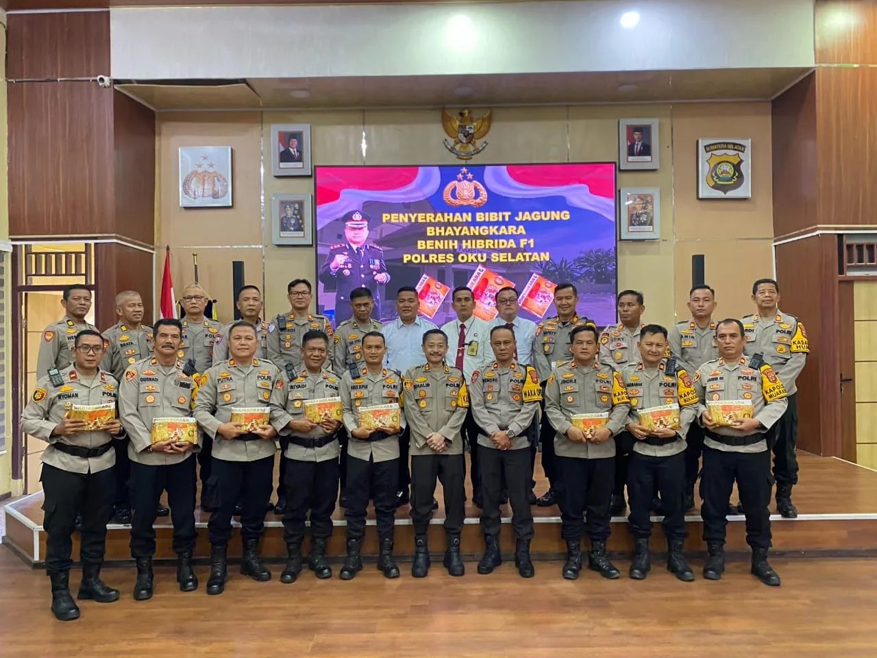 Polres Oku Selatan Salurkan Bantuan Bibit Jagung Bhayangkara Ke Seluruh Polsek Yang Ada Di Oku Selatan Untuk Mendukung Ketahanan Pangan