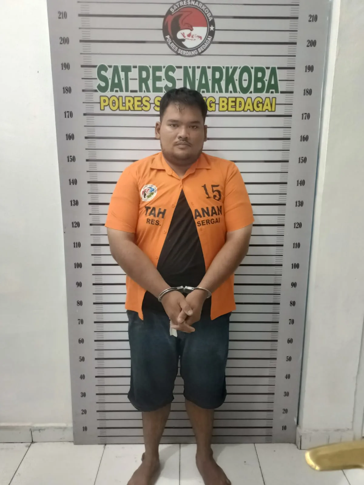 Pengendara Sepeda Motor NMAX Gugup Melihat Petugas, Terperosok ke dalam Parit