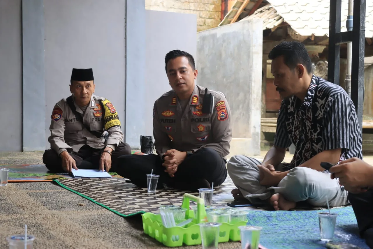 ‎Satlantas Polres Lombok Tengah Sambang Duka Keluarga Korban Kecelakan Pick up Di Batukliang
