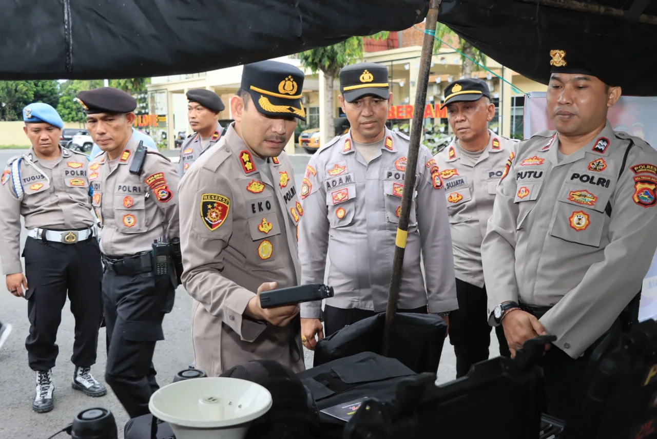 Polres Lombok Tengah Gelar Personel Dan Sarpras Amankan Hari Buruh 1 Mei 2025