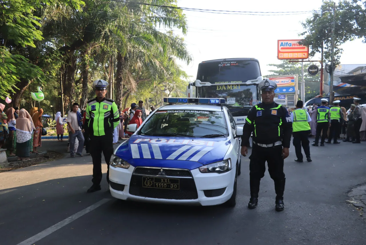 ‎Polres Loteng Kawal Dan Amankan Keberangkatan 393 Calon Jamaah Haji Kloter 02  ‎