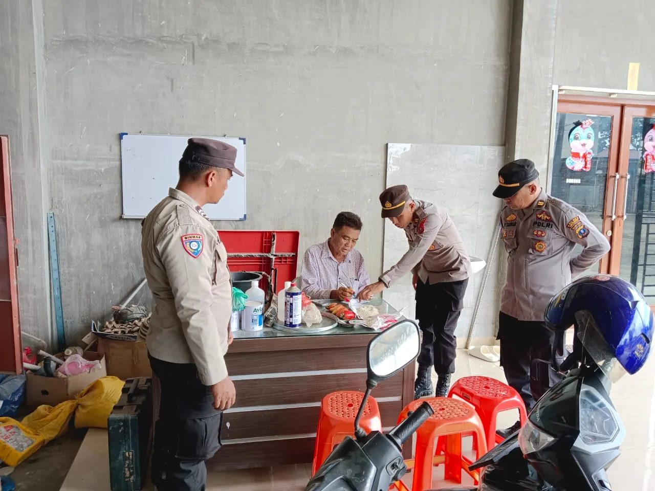 Masyarakat Mengalami Tindakan Premanisme Segera Laporkan Ke Kantor Kepolisian, Call Center Polri 110