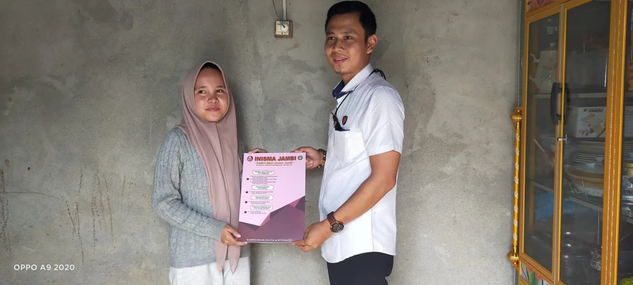Kapolres Oku Selatan Berikan Bantuan Beasiswa Ke Anak Berprestasi Melalui Kanit Pidsus