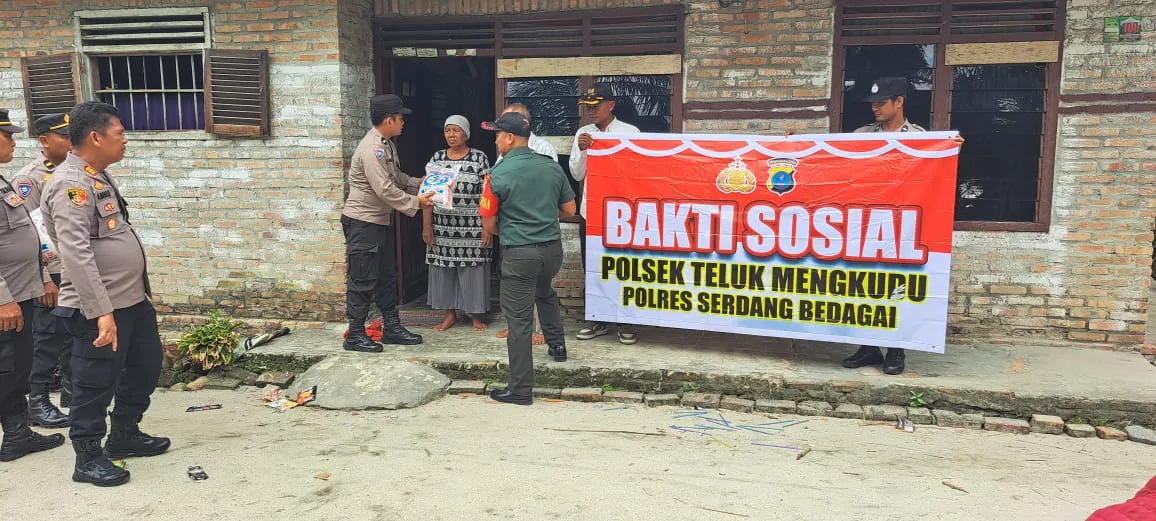 10 Rumah Korban Angin Puting Beliung Mendapatkan Ukuran Bantuan Polres Sergai melalui Polsek Teluk Mengkudu