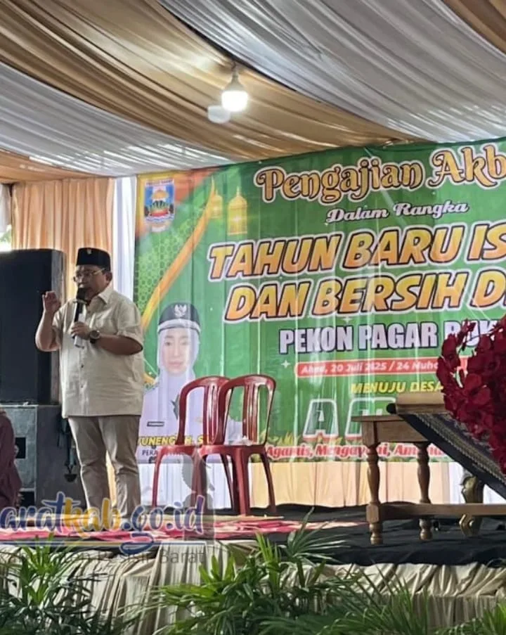 Wakil Bupati Irawan Topani  Hadir Pengajian Akbar Dan Bersih Pekon Di Pagar Bukit