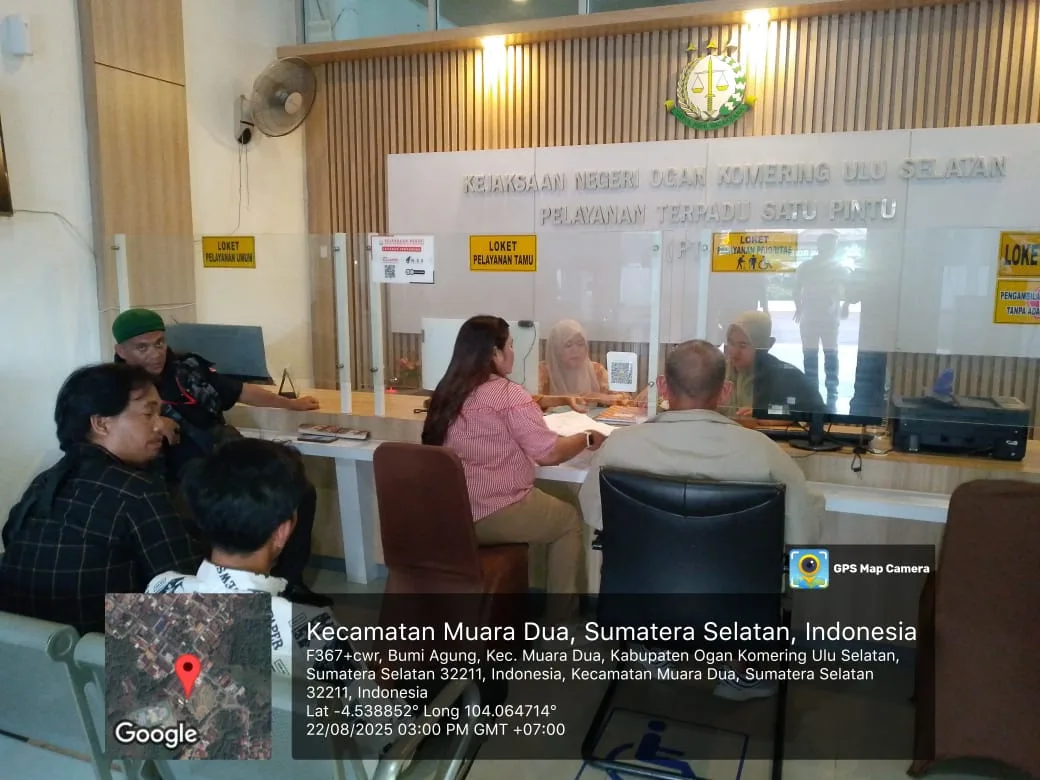 Aliansi jurnalis Oku Selatan Beserta BPD Desa Sukarami Melaporkan Kepala Desa Ke Kejari Oku Selatan