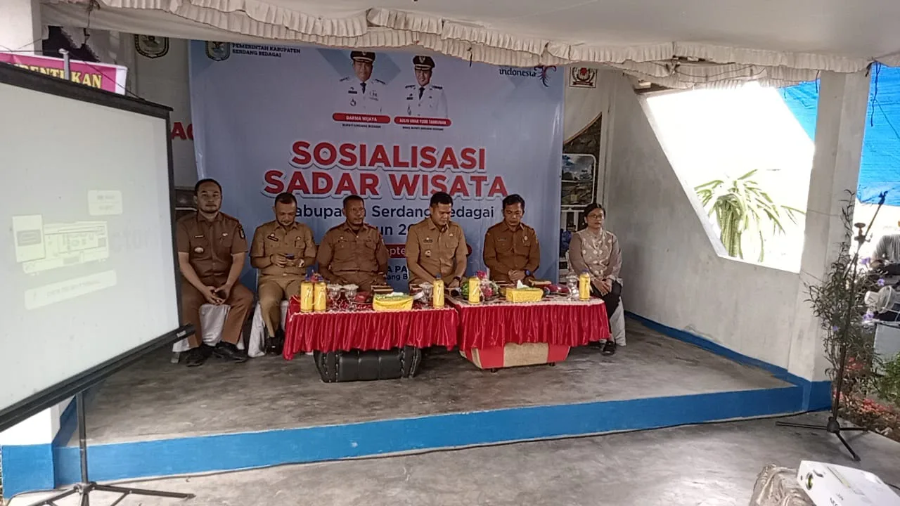 Wakil Bupati H. Adlin Tambunan Hadiri Kegiatan Sosialisasi Sadar Wisata Di Aula Pondok Naga