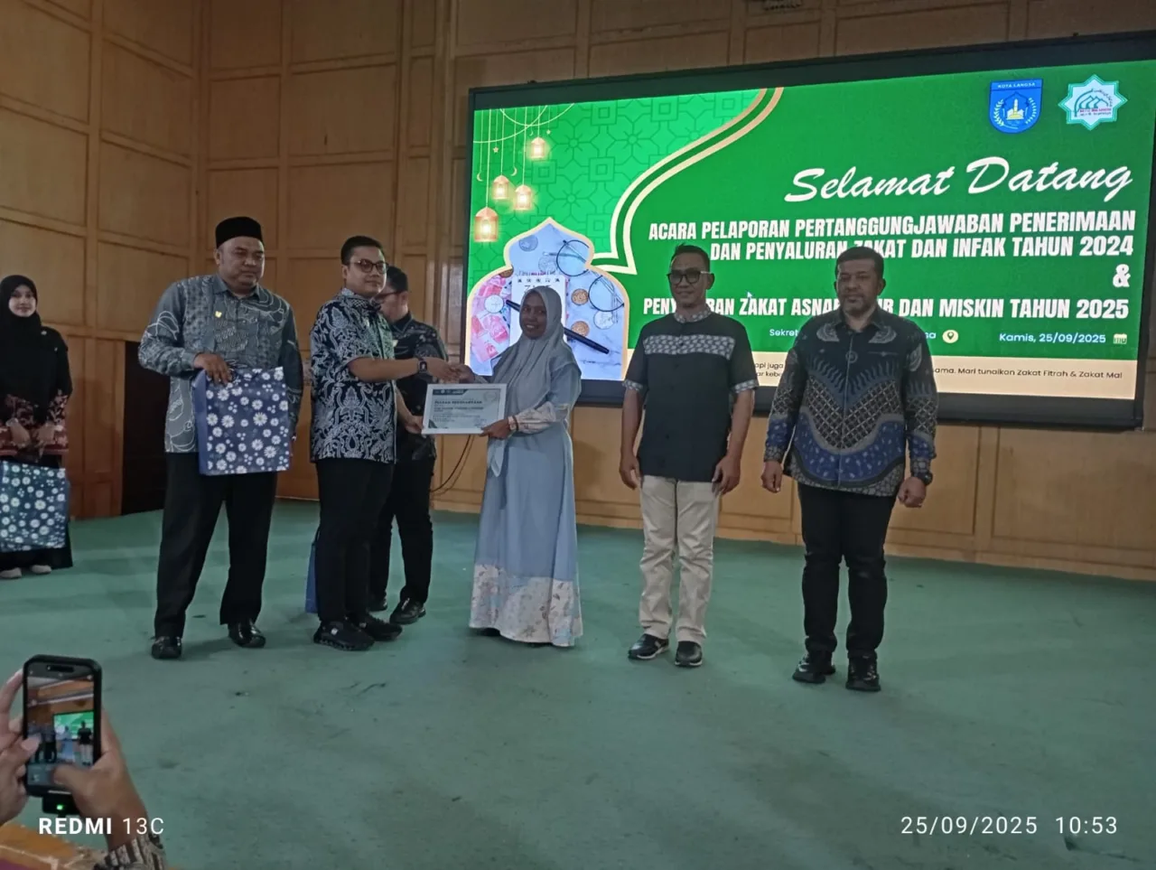 Wali Kota Langsa Berikan Penghargaan Kepada Muzaki Terbaik Lintas Instansi Dari Baitul Mal
