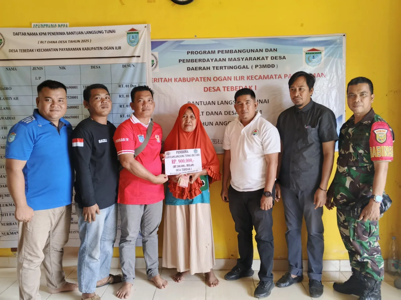 Pemdes Tebedak I Menyalurkan Bantuan Langsung Tunai BLT -DD Kepada 15 KPM