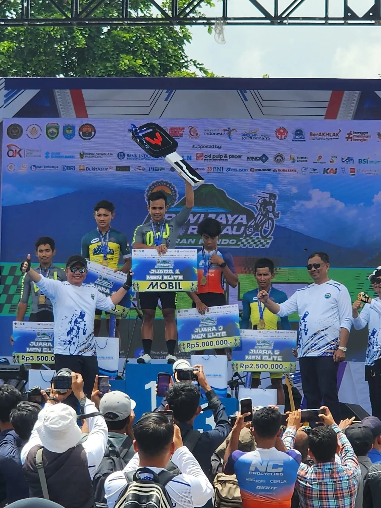 Gubernur Sumatera H. Herman Deru Menutup Secara Resmi Kegiatan Sriwijaya Ranau Gran Fondo (SRGF) Tahun 2025