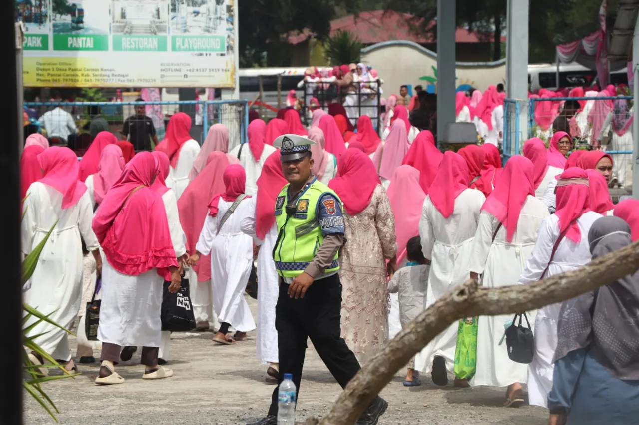 Sat Lantas Polres Serdang Bedagai Amankan Dan Atur Arus Lalu Lintas pada Kegiatan Tabligh Akbar Muslimah Dambaan 2025