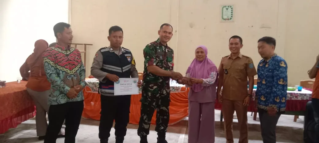 Sebanyak 30 KPM Desa Bungin Campang Menerima Bantuan Langsung Tunai-Dana Desa (BLT-DD) Tahap 2 Tahun Anggaran 2025