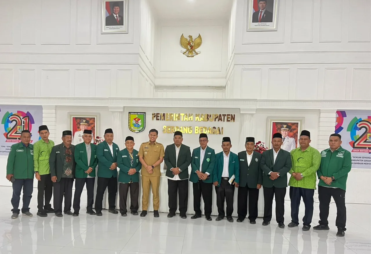H. Adlin Umar Yusri Tambunan Terima Audensi sekaligus Pengurus Daerah Al-Washliyah Sergai Ruang Kerjanya