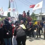 Aksi Damai Koalisi Ormas Lsm dan Media Di Kantor Pemkab Pesisir Barat Berlangsung Lancar dan kondusif