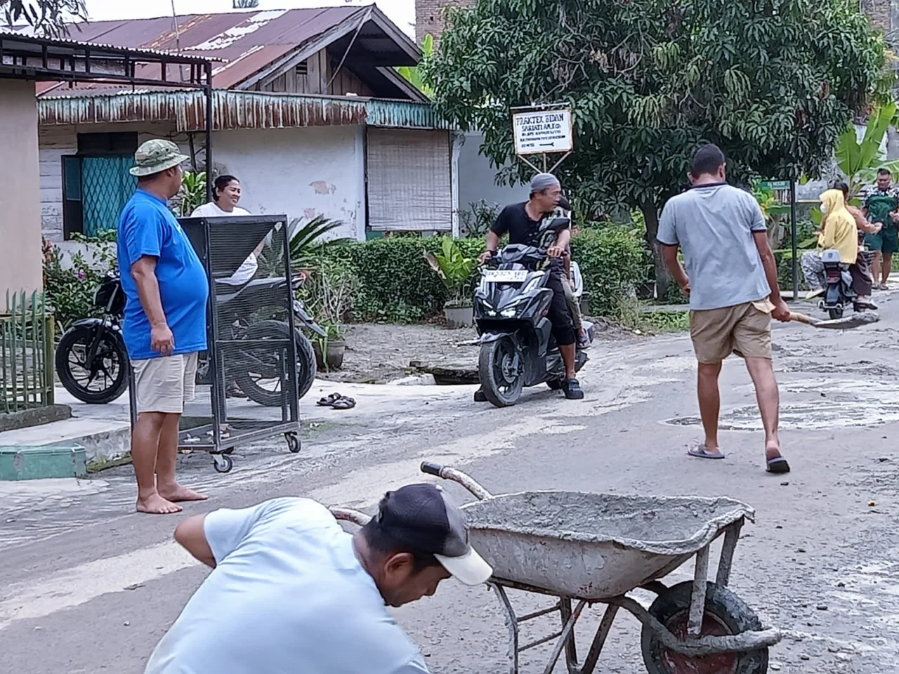 Gmas Sumut Gelar Bakti Sosial di awal Tahun 2026 Memperbaiki Jalan Cendrawasih Dusun 2 Desa Citaman Jernih