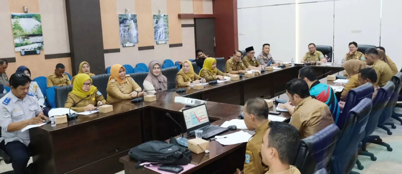 Asisten 1 Pimpinan Rapat Pemantapan Jalan Santai Dan Senam Sehat HUT Ke 22 Oku Selatan