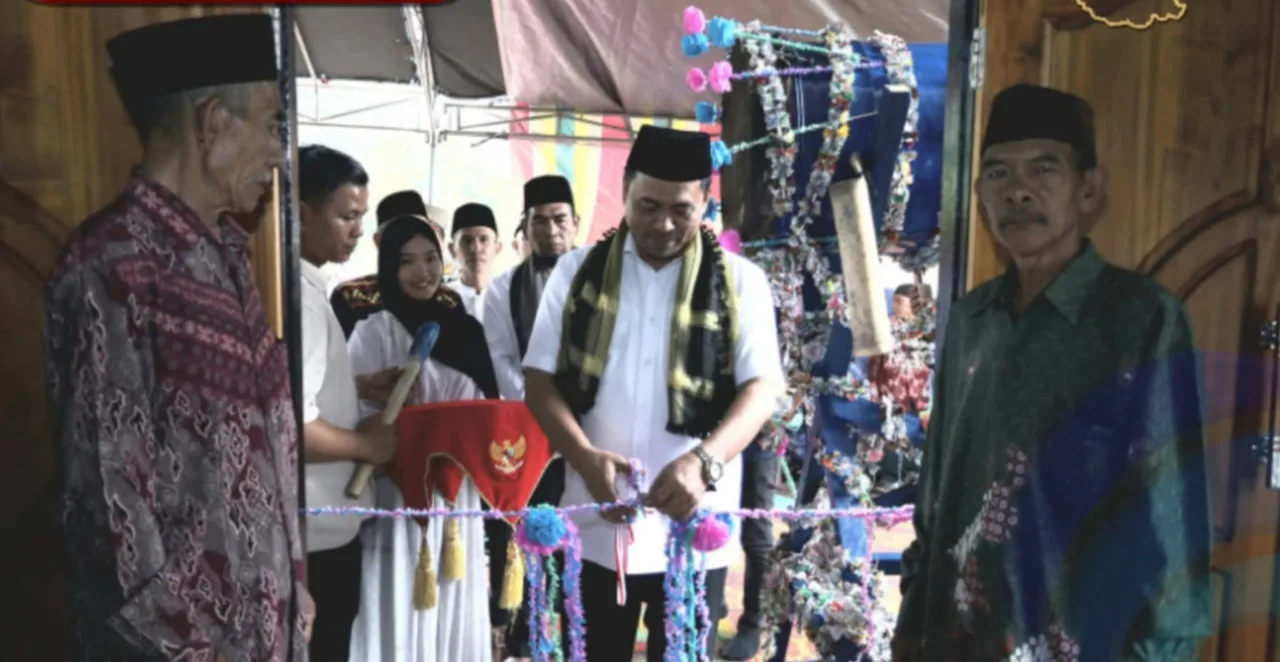 Bupati Abusama, S.H., Menghadiri Sekaligus Meresmikan Masjid Al-Ikhlas Yang Berlokasi Di Desa Simpang Pancur, Kecamatan Pulau Beringin