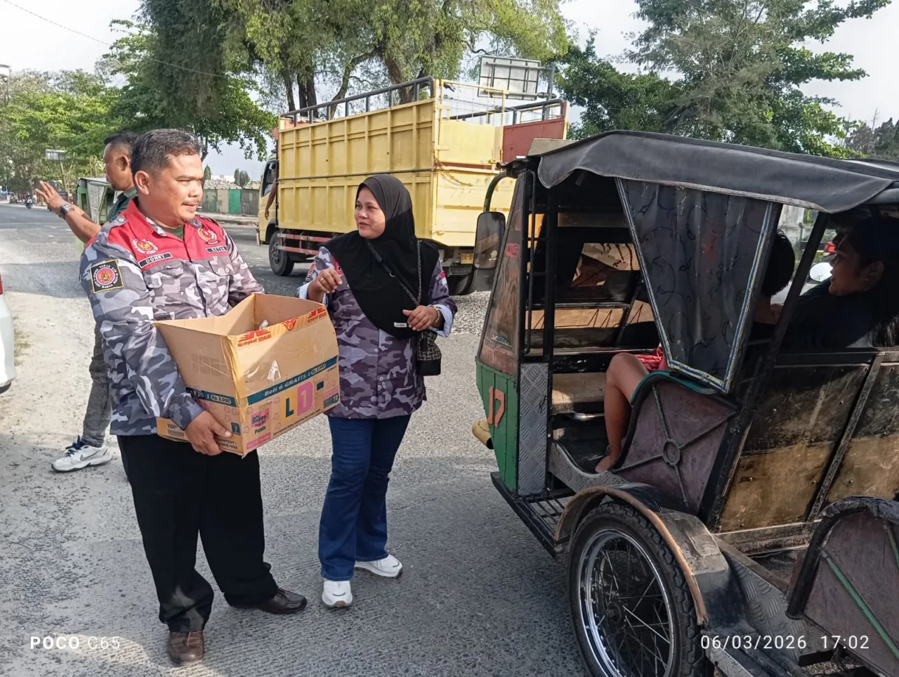 Mencari Berkah, DPW Dan DPD LSM GMAS Membagikan Ratusan Takjil Untuk Berbuka Puasa