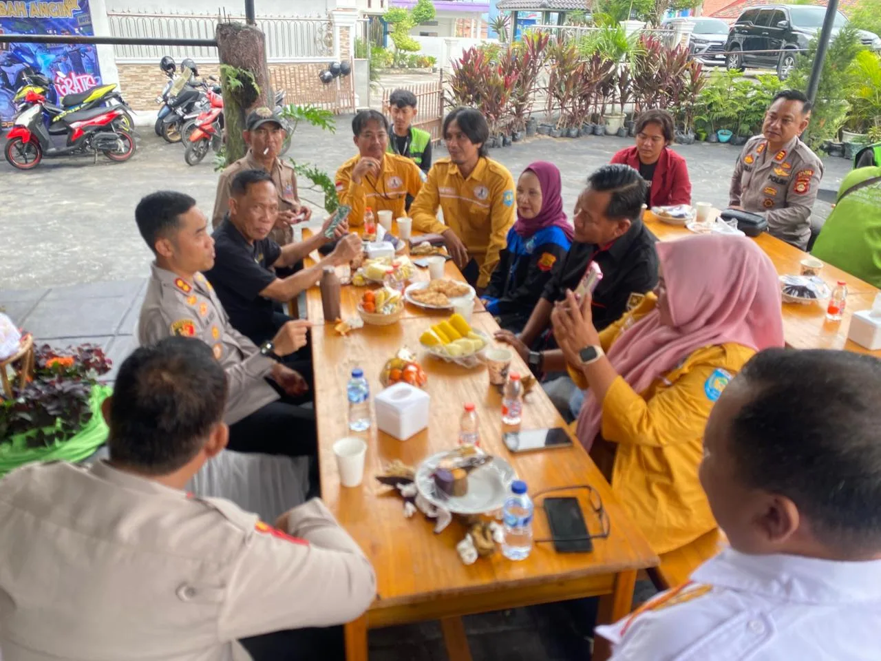 Kedai Dekat Sahabat Para Komunitas Polres Oku Selatan