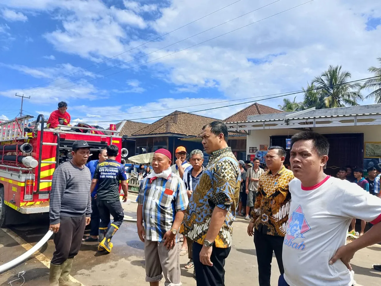 Bupati Ogan Komering Ulu Selatan, Abusama, S.H. Turun Langsung Ke Lokasi Kebakaran