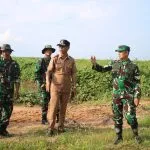 DANDIM 0426 TULANG BAWANG TINJAU LANGSUNG LOKASI CETAK SAWAH TAHUN 2026 DI BANJAR MARGO