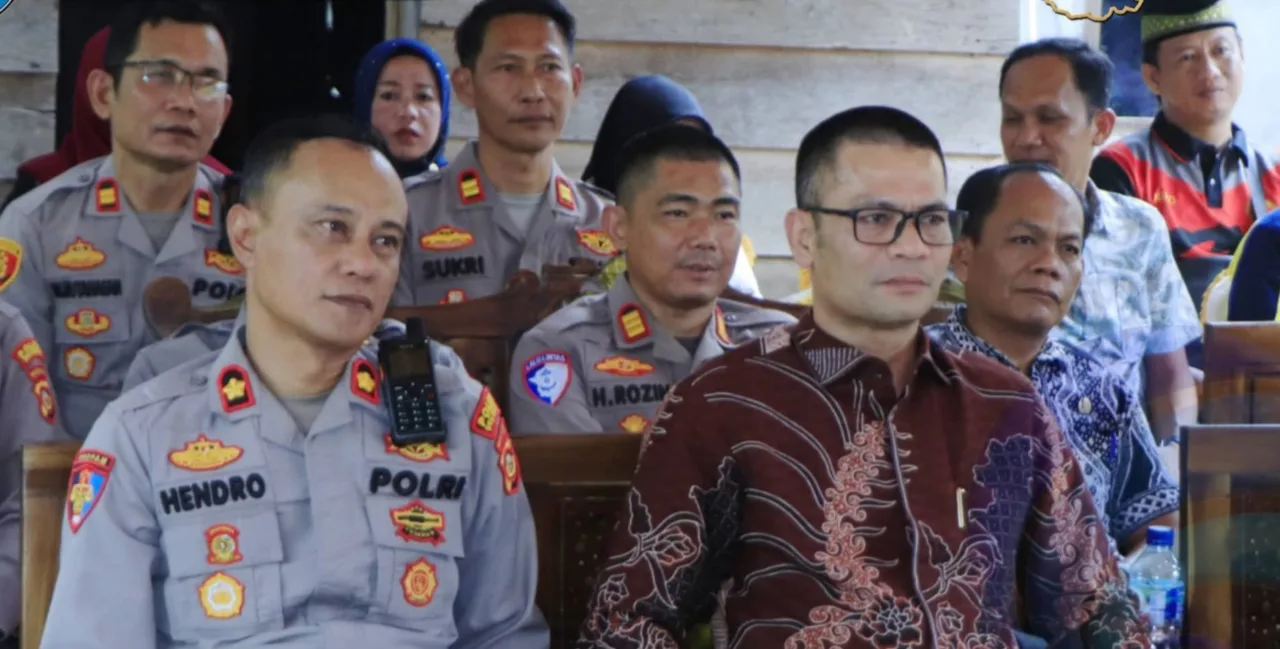 Sekda Oku Selatan Ikuti Bakti Sosial Bedah Rumah Serentak Se - Sumsel Dalam Rangka Hari Bhayangkara