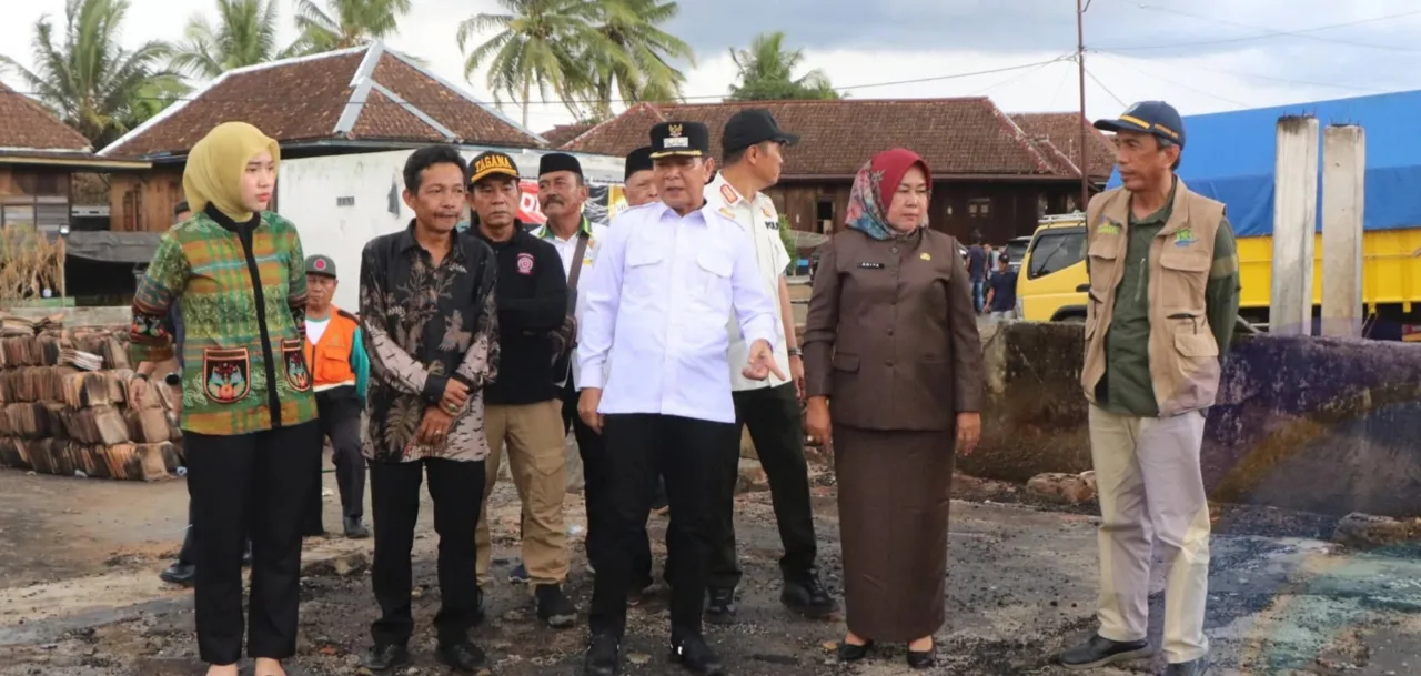 Pemkab Oku Selatan Serahkan Bantuan Kepada Korban Kebakaran Di Desa Gedung Wani