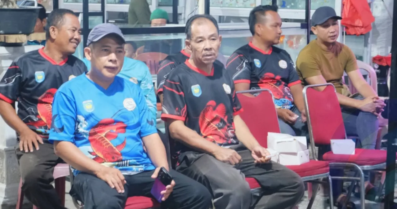 Kepala Dinas Perikanan Kabupaten Oku Selatan, Parida Ariyani, SP., MM., Mewakili Bupati Oku Selatan Secara Resmi Membuka Kegiatan Pameran Bazar Ikan Hias