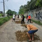 Pempro Lampung Dan Pengelola Golf Sukarame Abaikan Keluhan Warga. Jl. Prof. Dr. Hamka. Rawan Laka Lantas Siswa. Warga Ambil Tindakan Suadaya Jalan Berlubang.