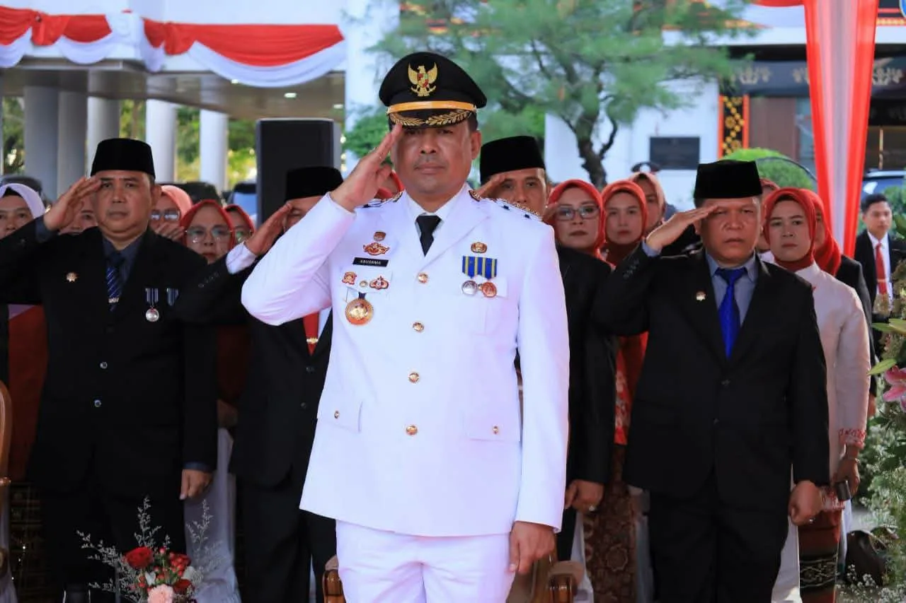 Upacara Penurunan Bendera Merah Putih HUT RI Ke 81 Di Oku Selatan Berlangsung Khidmat