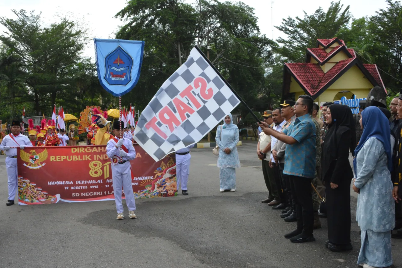 Semarak HUT ke-81 Kemerdekaan RI, Wali Kota Langsa Lepas 10003 Peserta Pawai Alegoris
