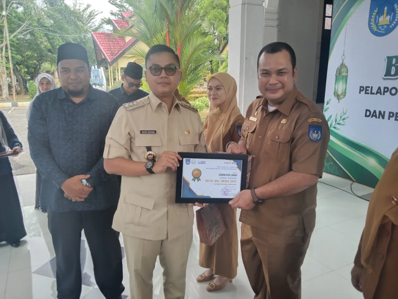 Walikota Langsa Serahkan Baitul Mal Award 2026, Tegaskan Komitmen Pengelolaan Zakat yang Amanah dan Transparan