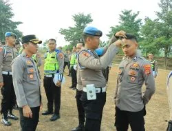 Wakapolres Tulang Bawang Barat Laksanakan Gaktiblin Pemeriksaan Sikap Tampan, Kelengkapan Data Diri dan Handphone Personel