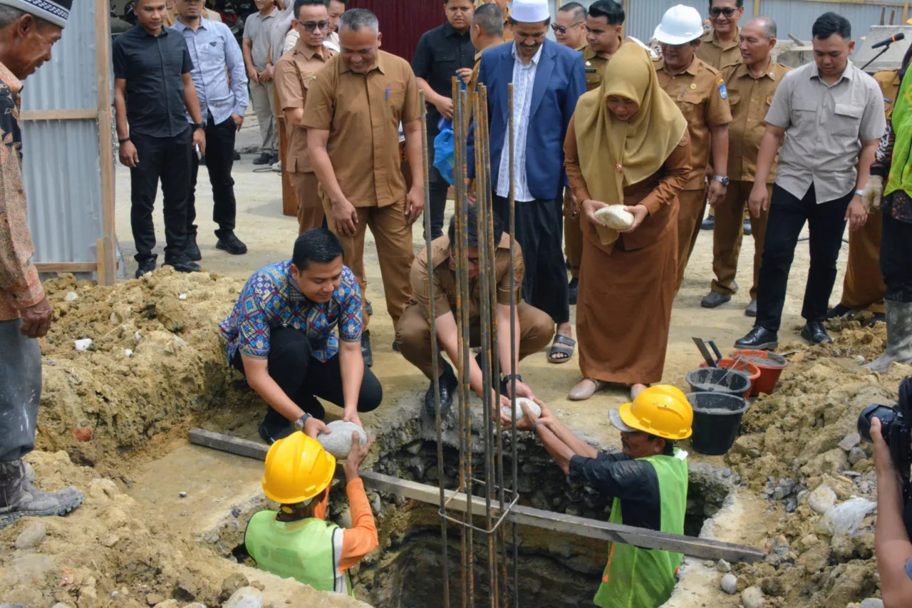 Walikota Langsa Letakkan Batu Pertama Pembangunan Masjid Asy-Syakirin