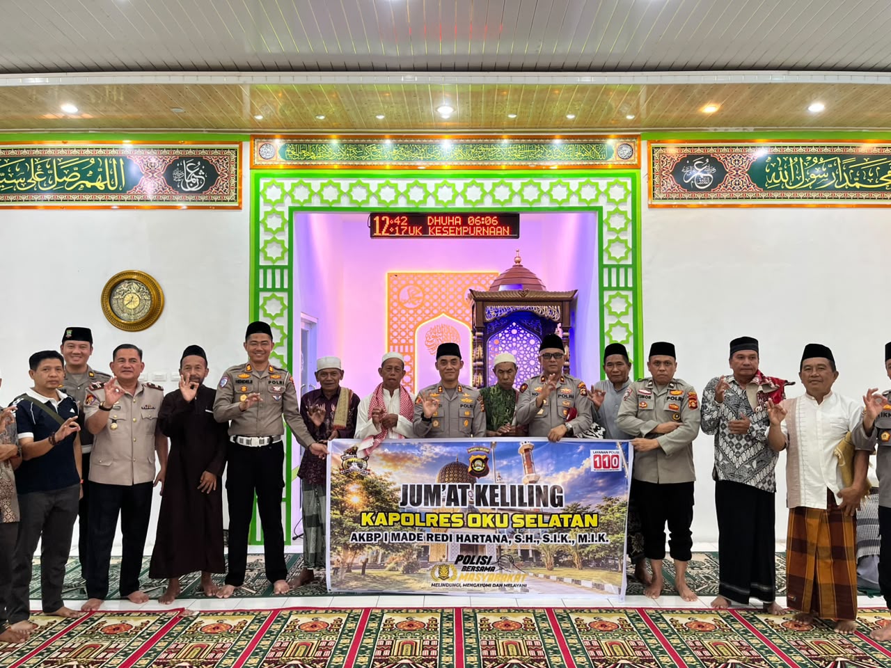 Guna mempererat Tali Silaturahmi Polisi Dan Masyarakat Polres Oku Selatan menggelar kegiatan ibadah Sholat Jumat Keliling