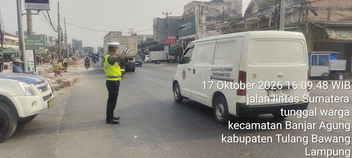 Cegah Kecelakaan dan Urai Kemacetan! Sat Lantas Polres Tulang Bawang Gencarkan Strong Point Sore di Jalinsum KM 145 Simpang Empat Etano