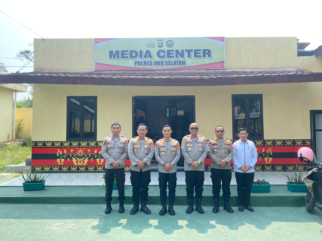 Donor Darah Penuh Makna: Polres OKU Selatan Bersama Insan Pers Sambut HUT ke-75 Humas Polri